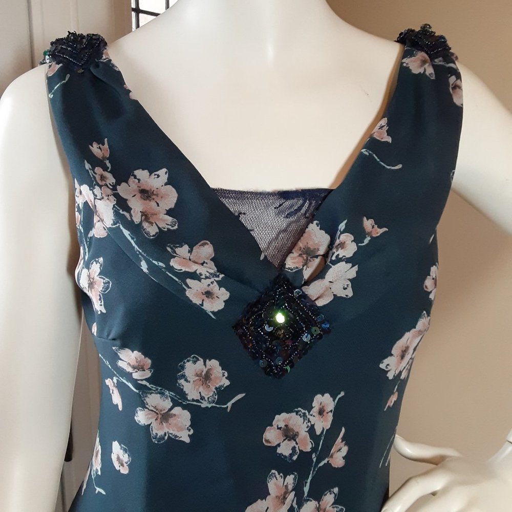 UNIQUE VINTAGE DRESS Size Medium Navy Peach White